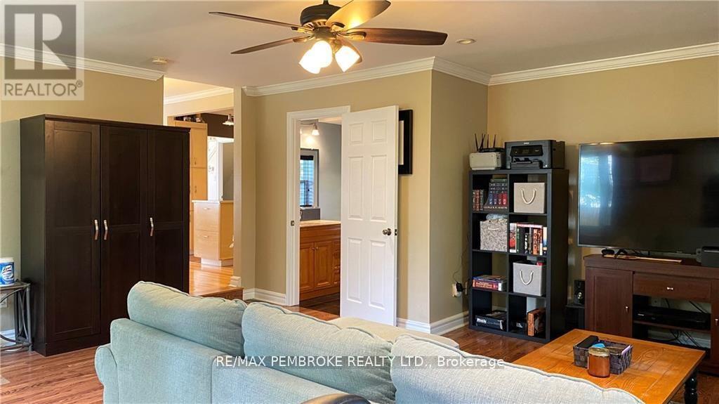 16 WOLFE AVENUE - Image 3