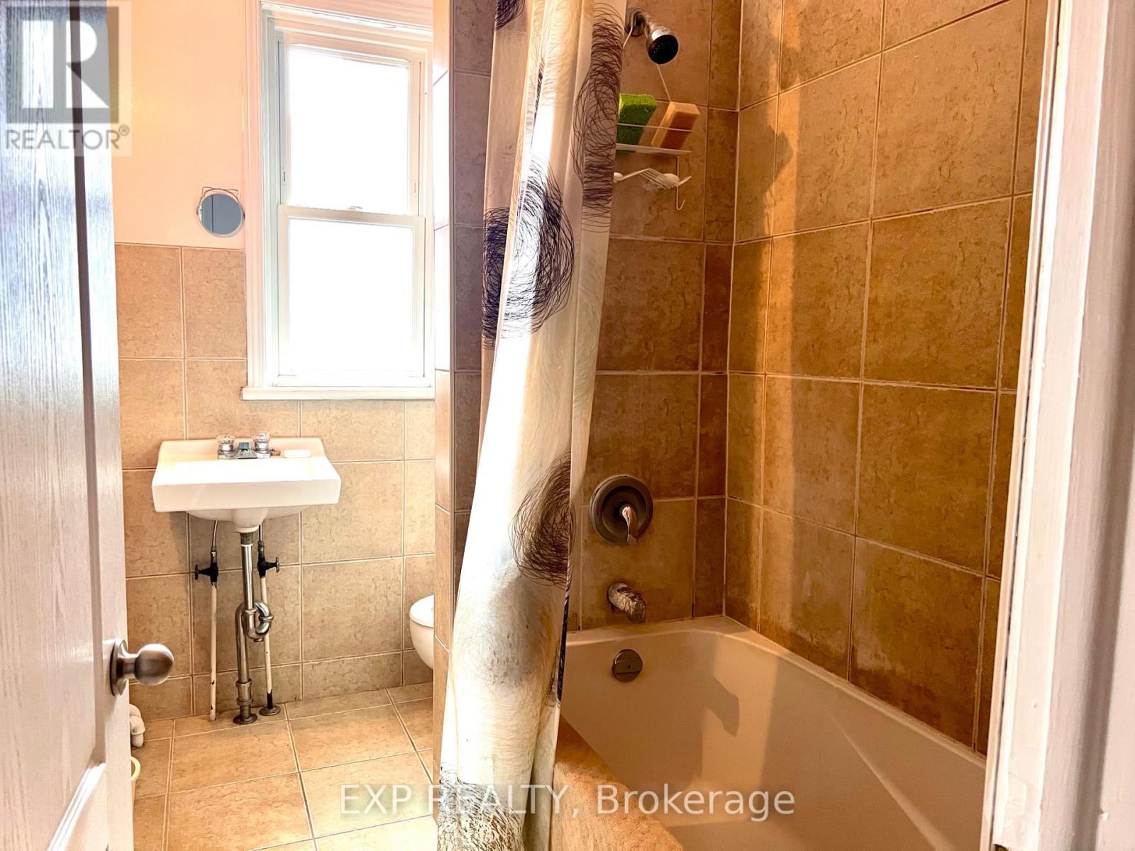 4 Bed, 2 Bath Multi-Family for Sale in Ottawa – 107 SPADINA AVENUE, Ottawa – MLS# X13674142 - Image 15