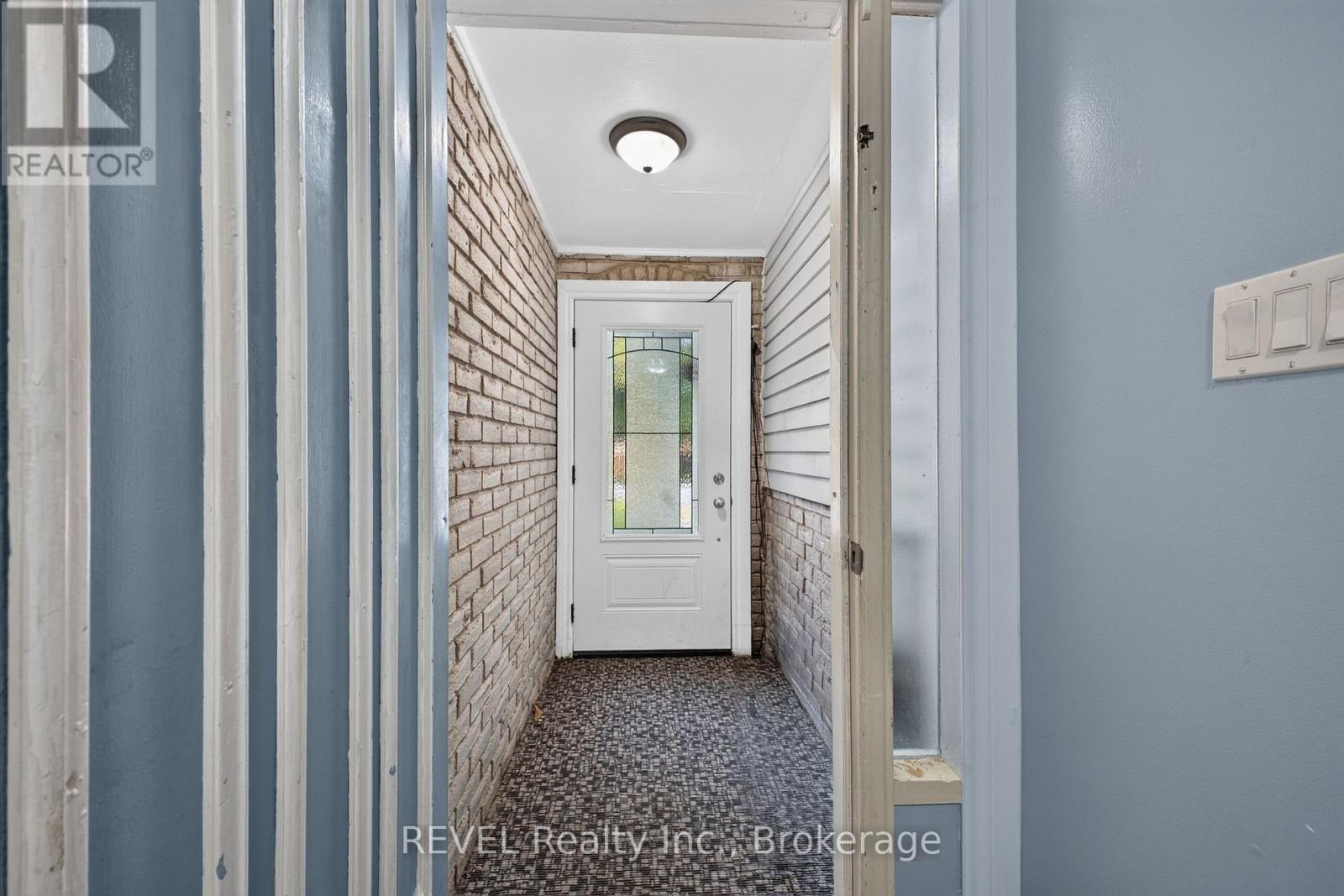 4 KERWIN GATE - 2