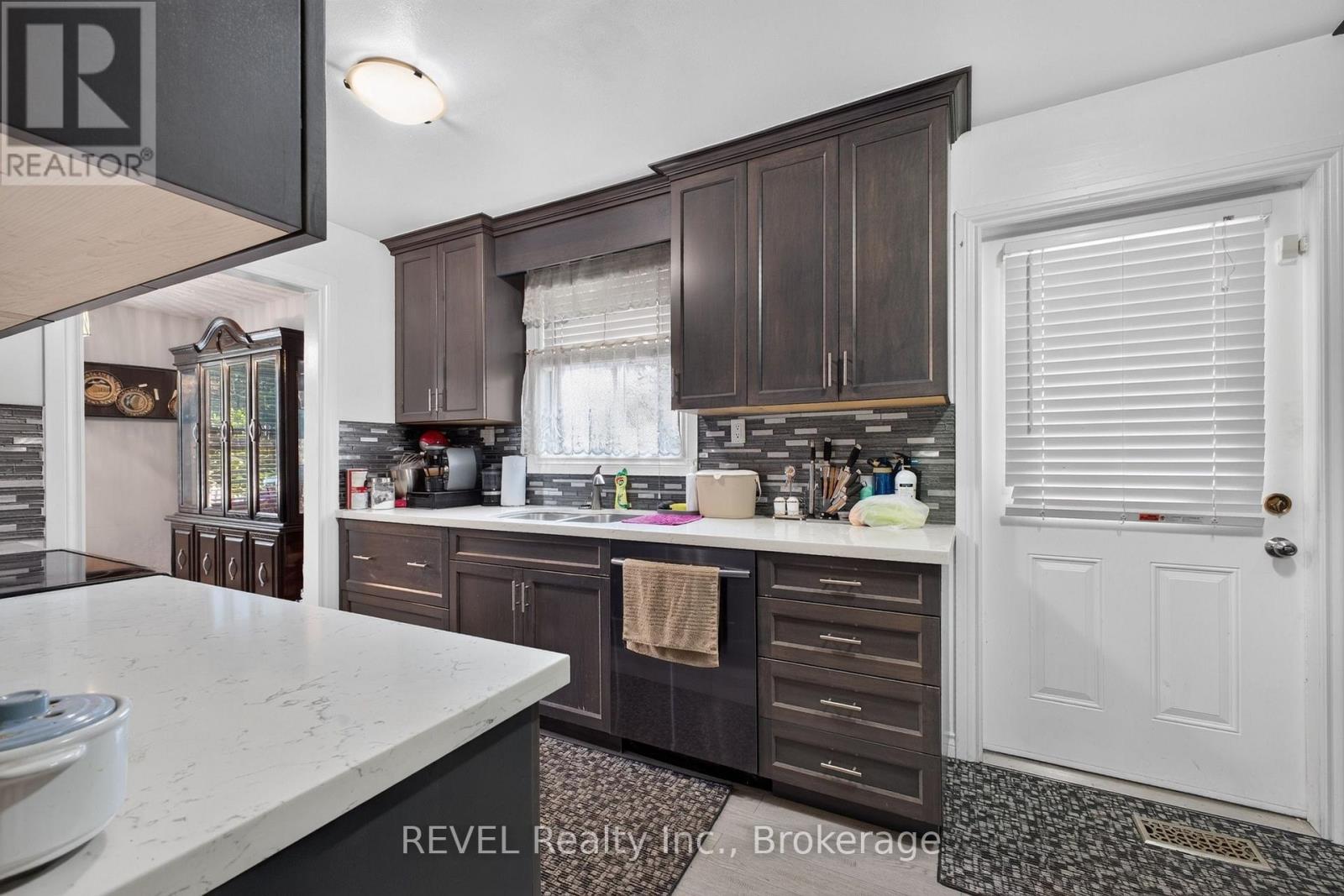 4 KERWIN GATE - Image 6