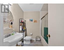 Bathroom - 4 Kerwin Gate, St  Catharines, ON L2N4J8 Photo 12