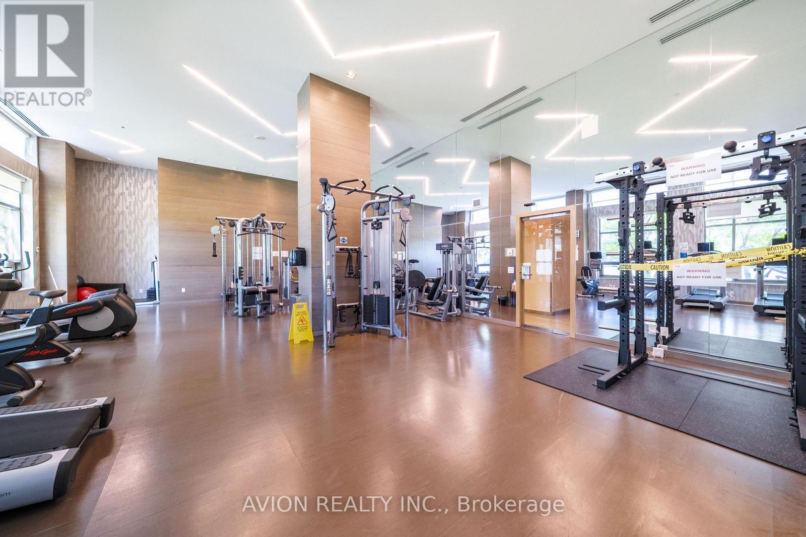 622 28 UPTOWN DRIVE - 29
