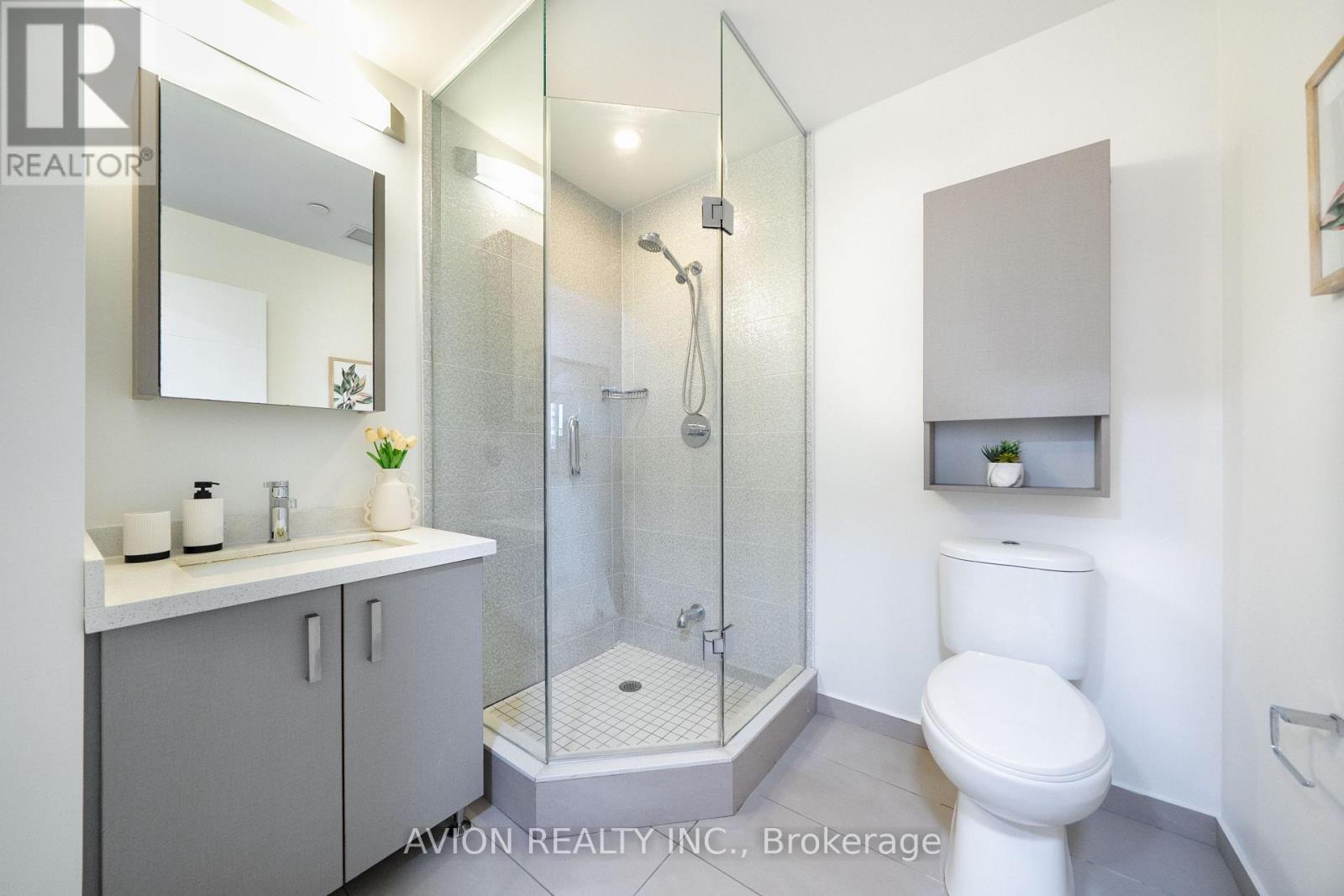 622 28 UPTOWN DRIVE - 24
