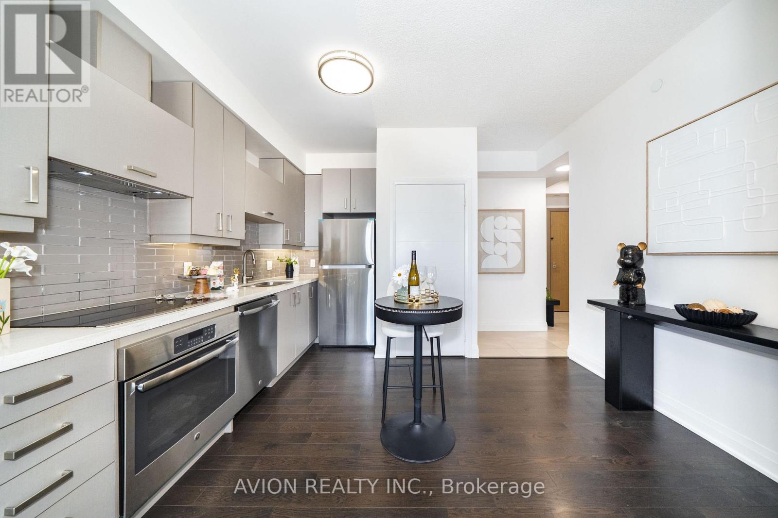 622 28 UPTOWN DRIVE - 9