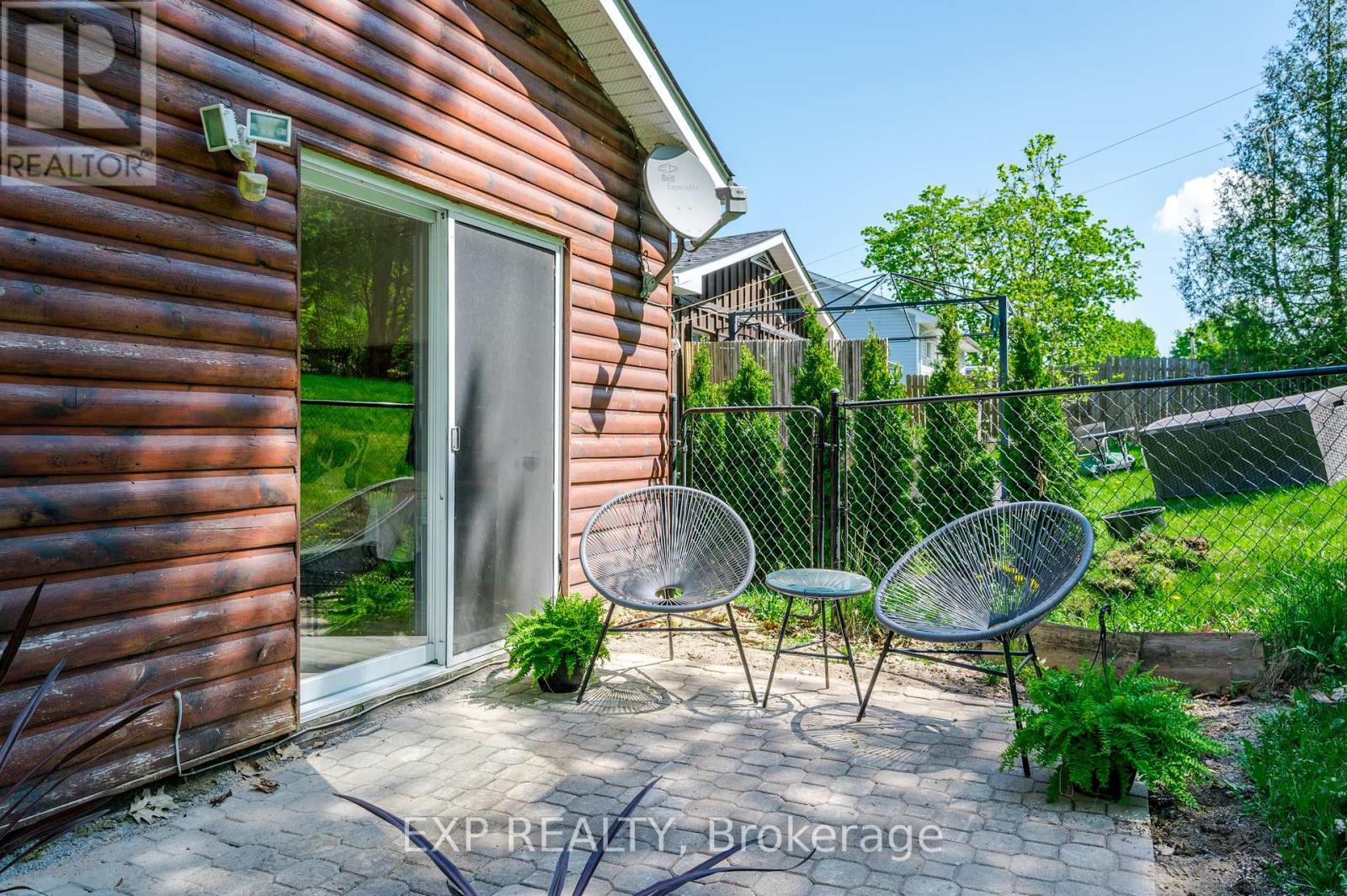 #30 6108 CURTIS POINT ROAD - 34