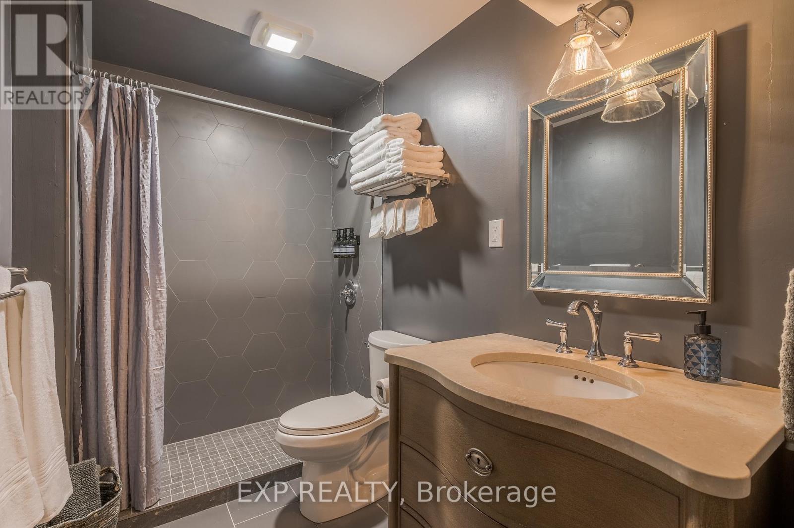 150 BAYVIEW DRIVE - 38