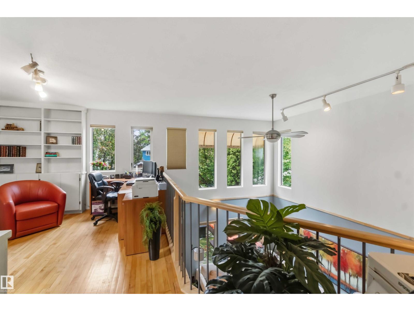 9730 95 ST NW - 35