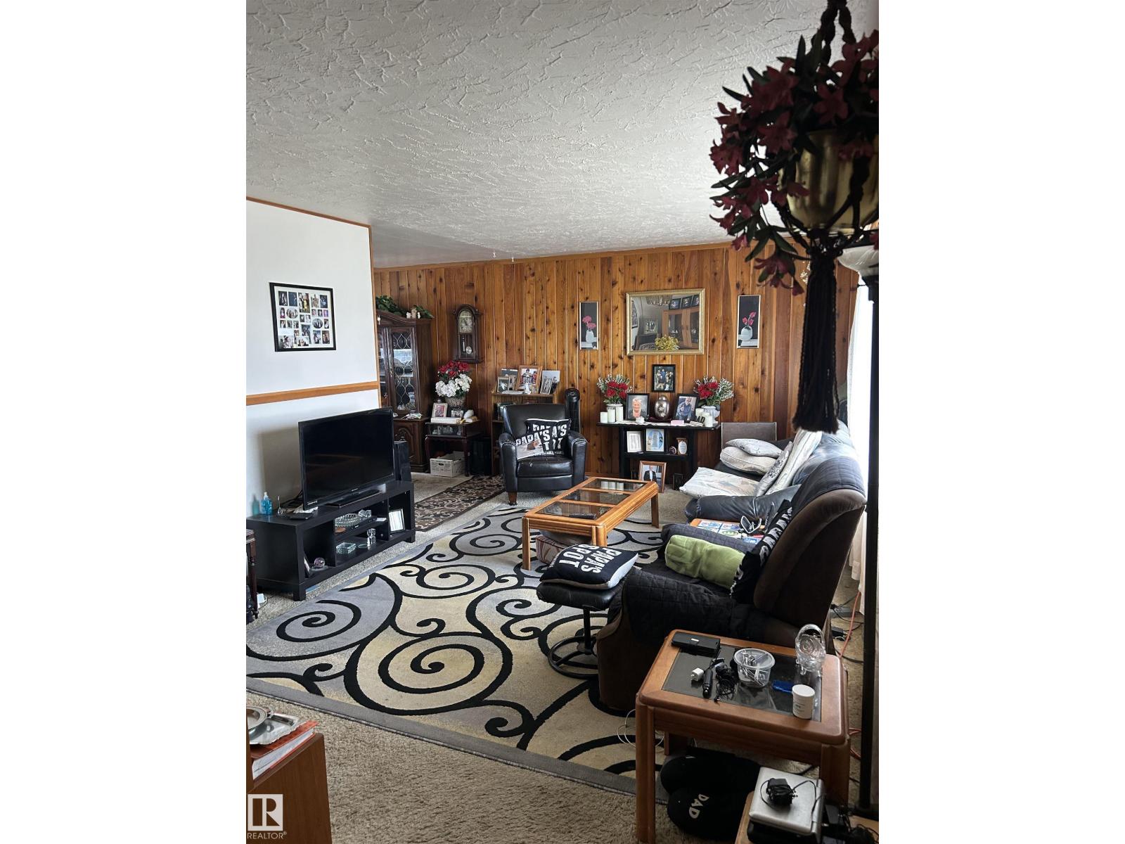 9612 75A ST NW - 2