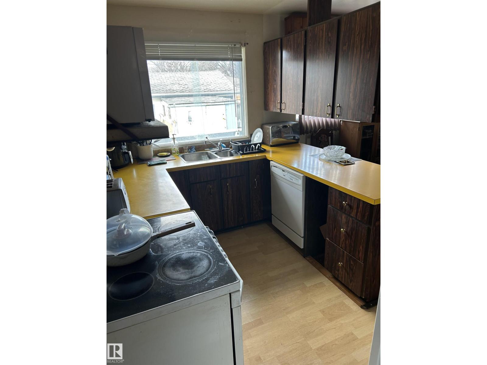 9612 75A ST NW - 4