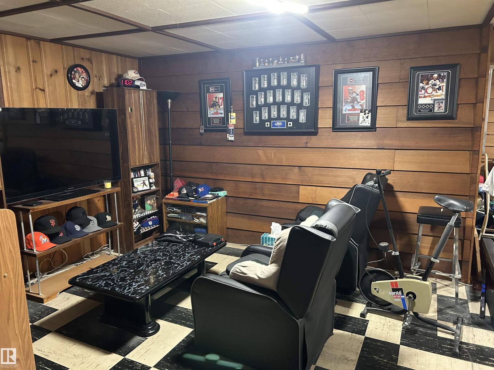 9612 75A ST NW - 8