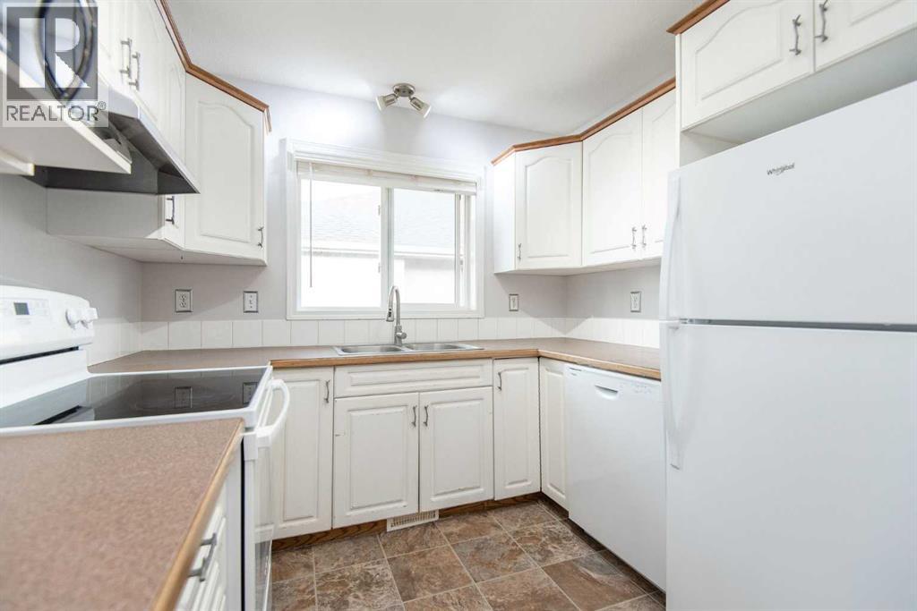 4626 44 Street - Photo 9