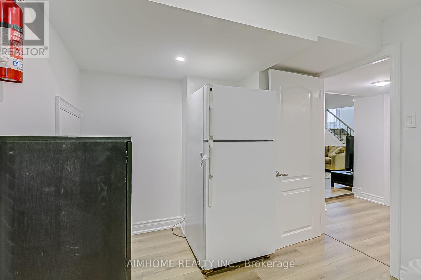 108 STEELES AVENUE E - Image 27
