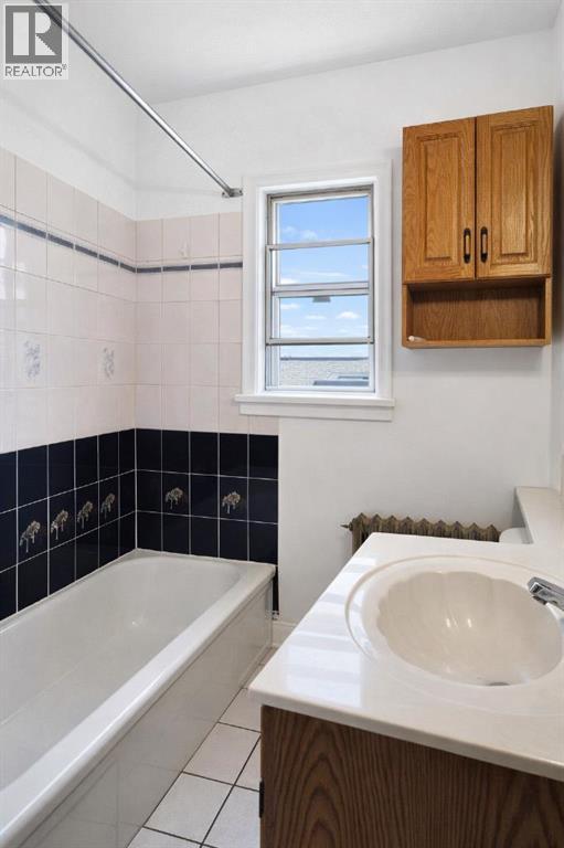 326 27 Avenue NE - 10