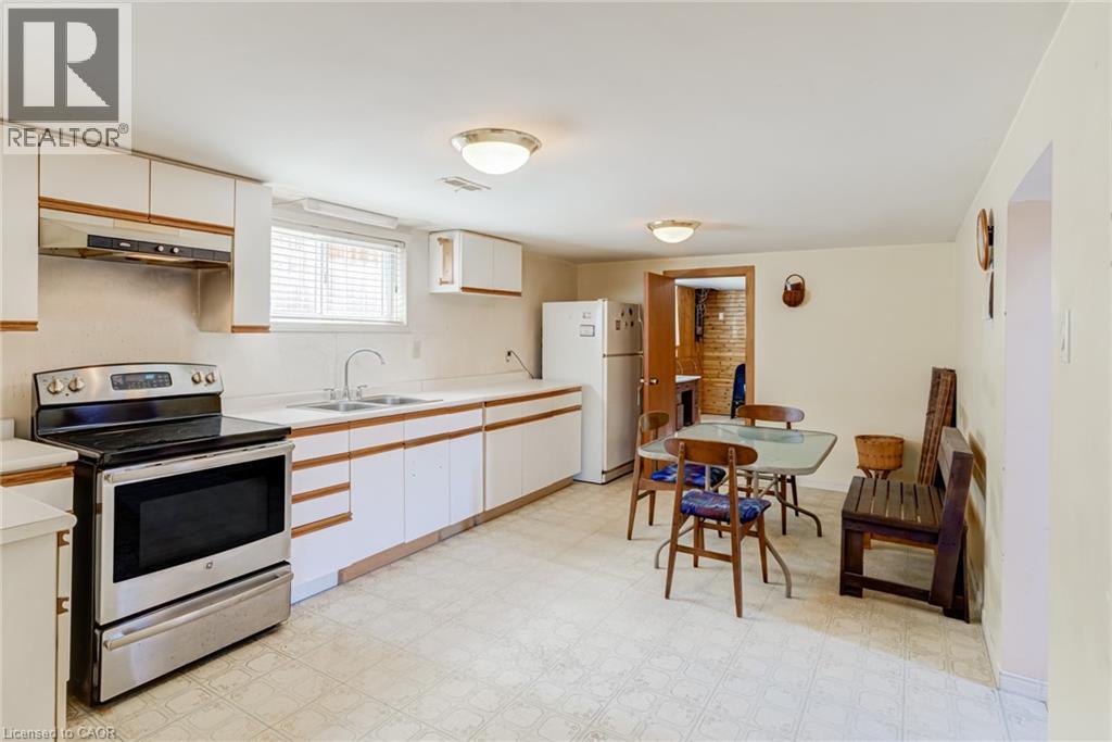 186 ADELINE Avenue - Image 31