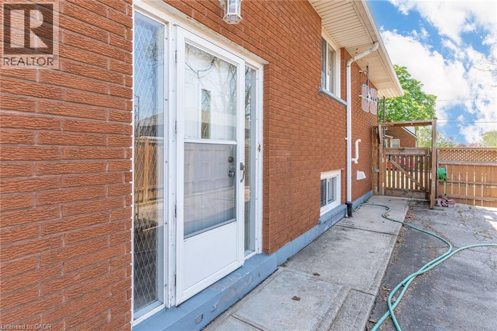 186 ADELINE Avenue - Image 43