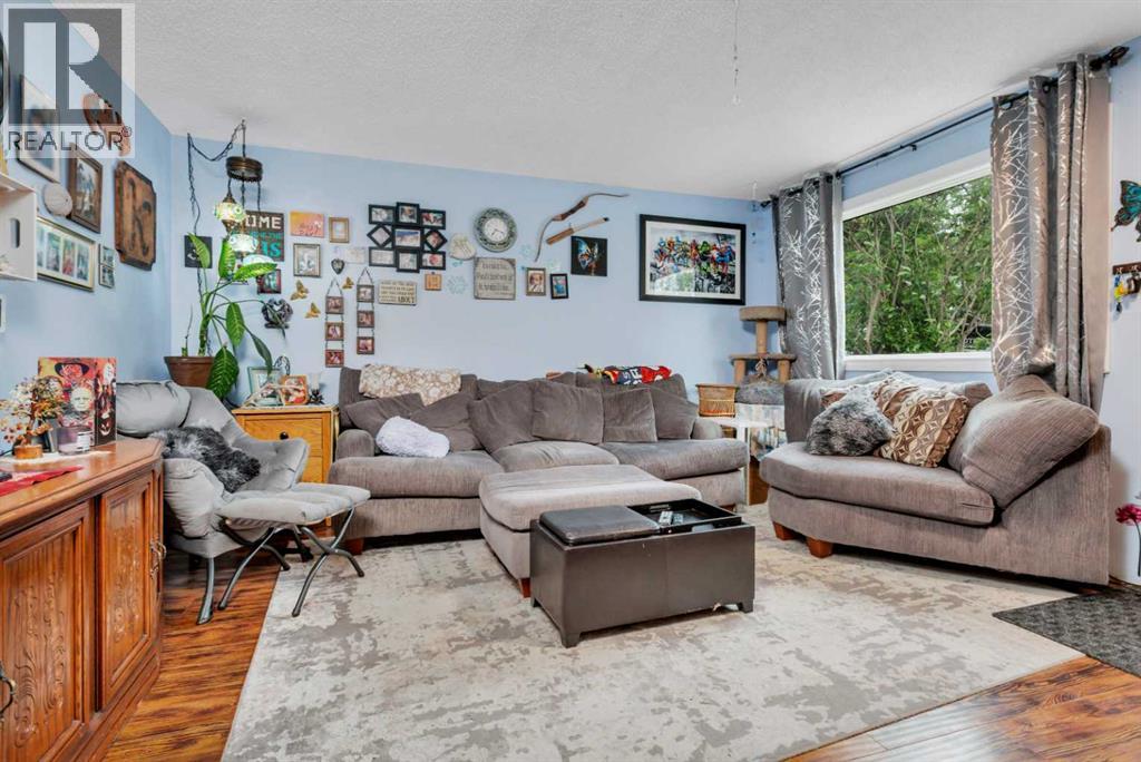 4520 36 Avenue - 8