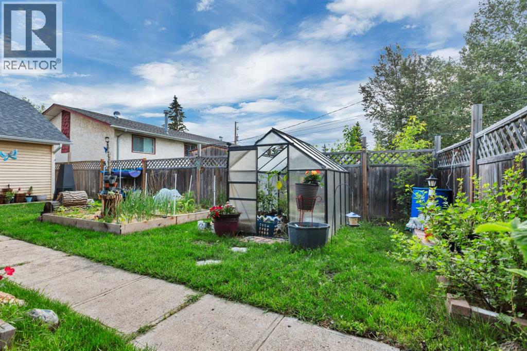 4520 36 Avenue - 50