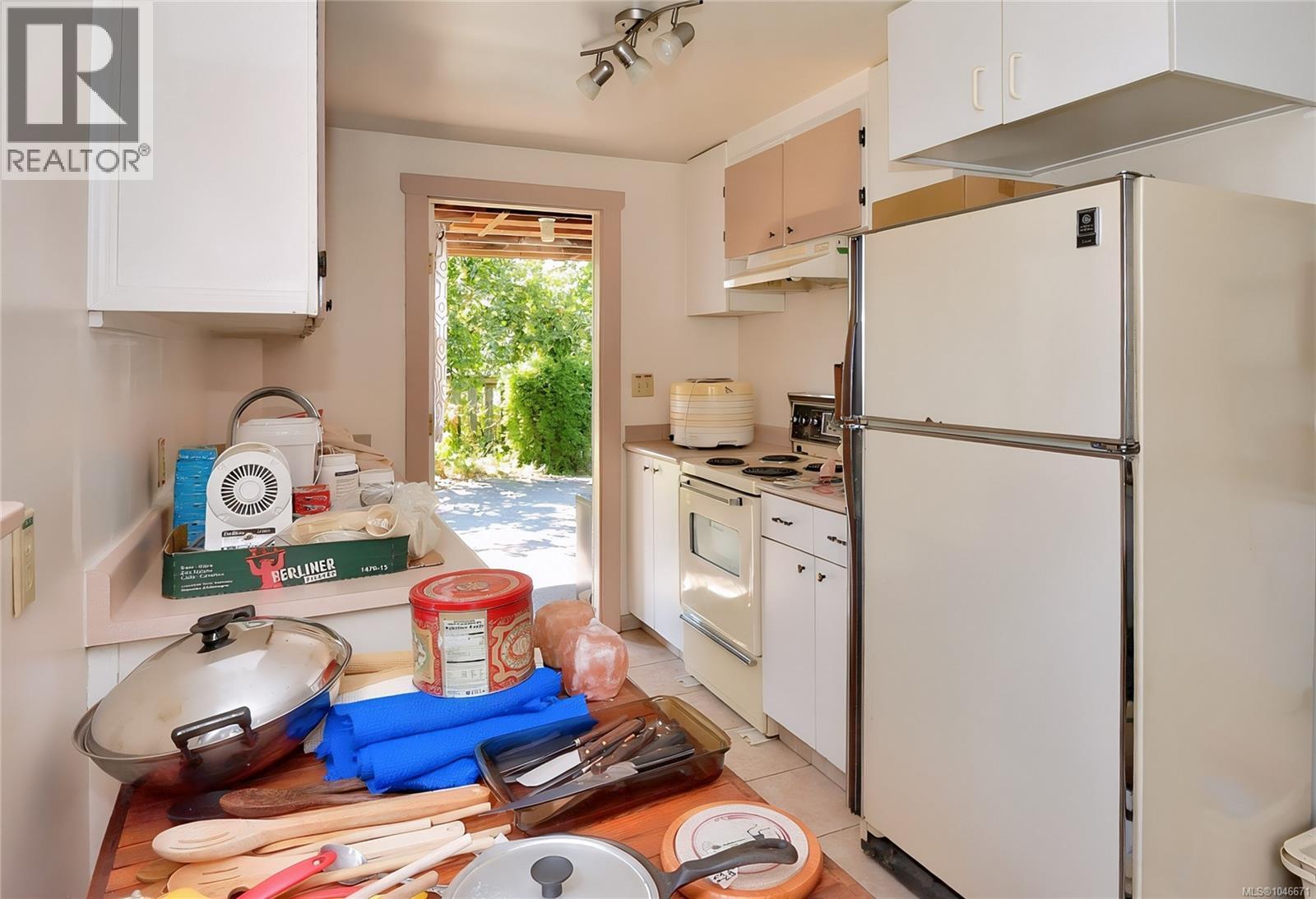 641 Stirling Ave - 24