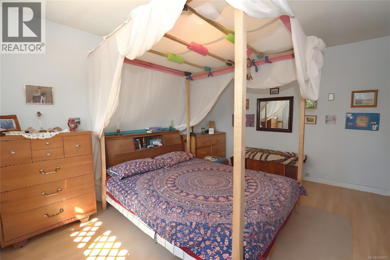 641 Stirling Ave - 13