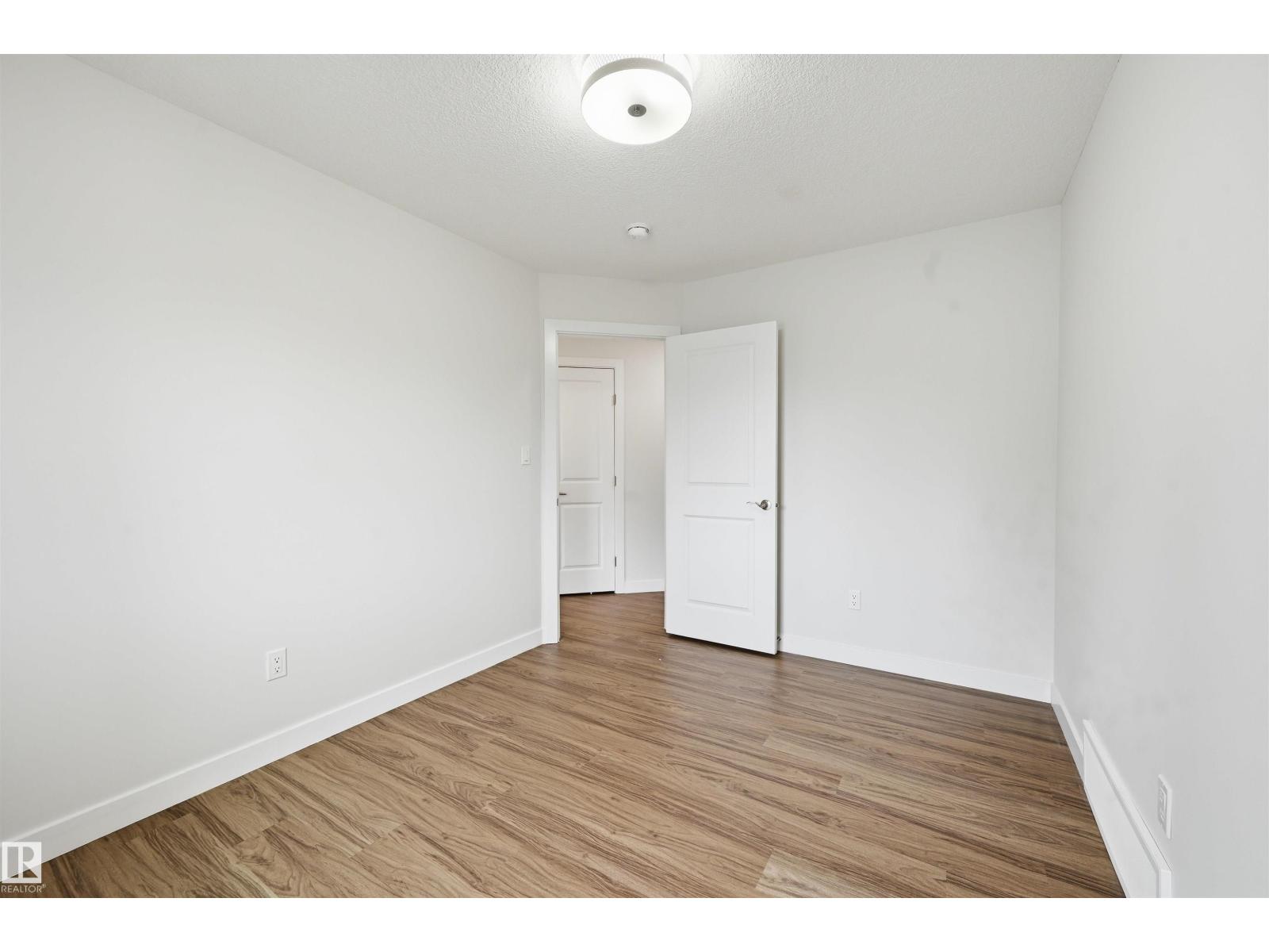 11146 78 Avenue NW - Photo 35