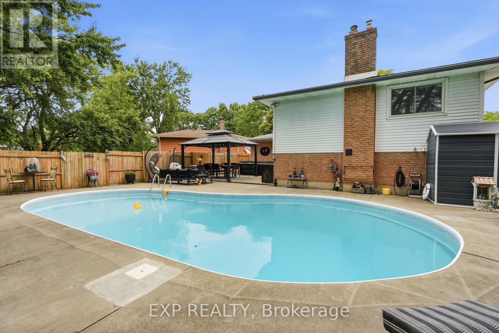14 APPLE COURT - Image 11