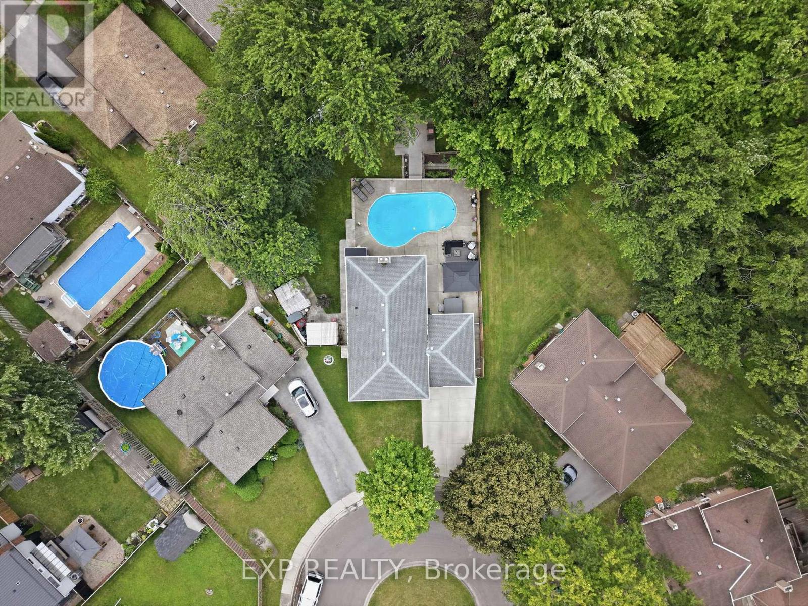 14 APPLE COURT - Image 3