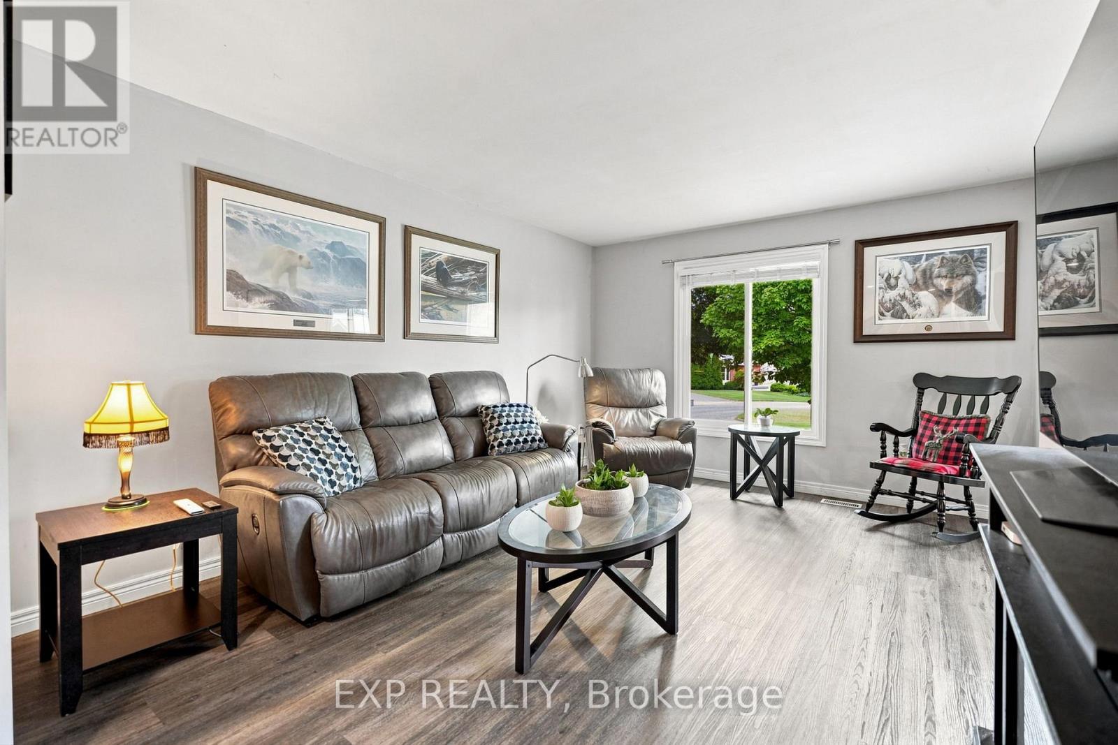 14 APPLE COURT - Image 4