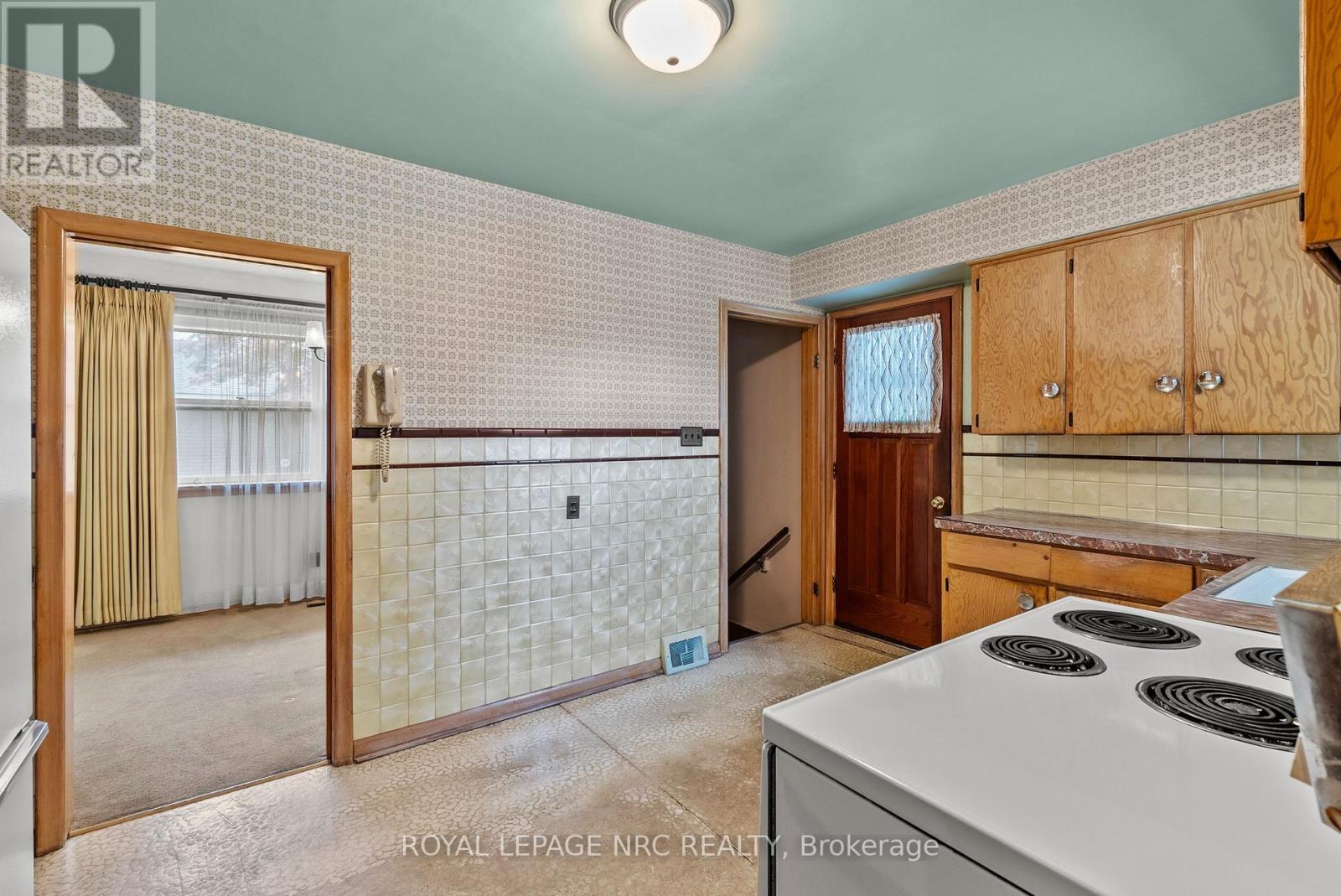 552 BUNTING ROAD - 16