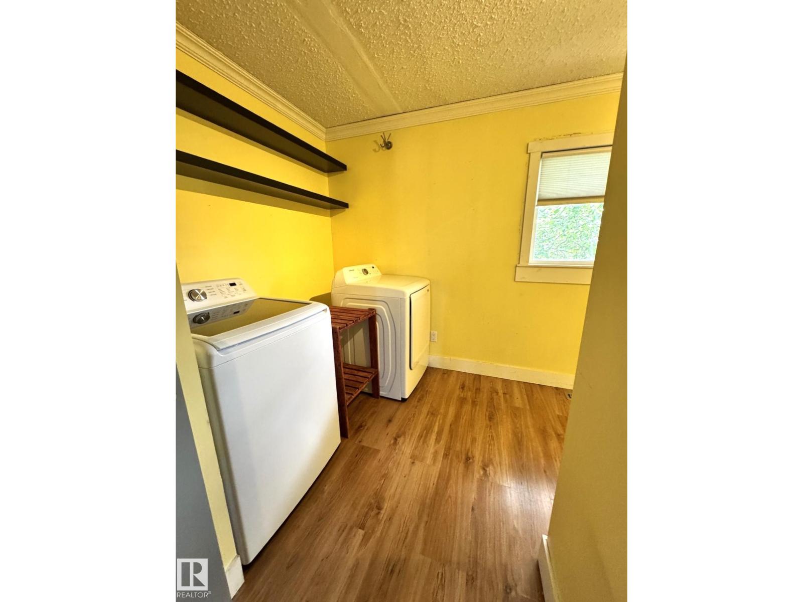 4631 47 AV - Image 34