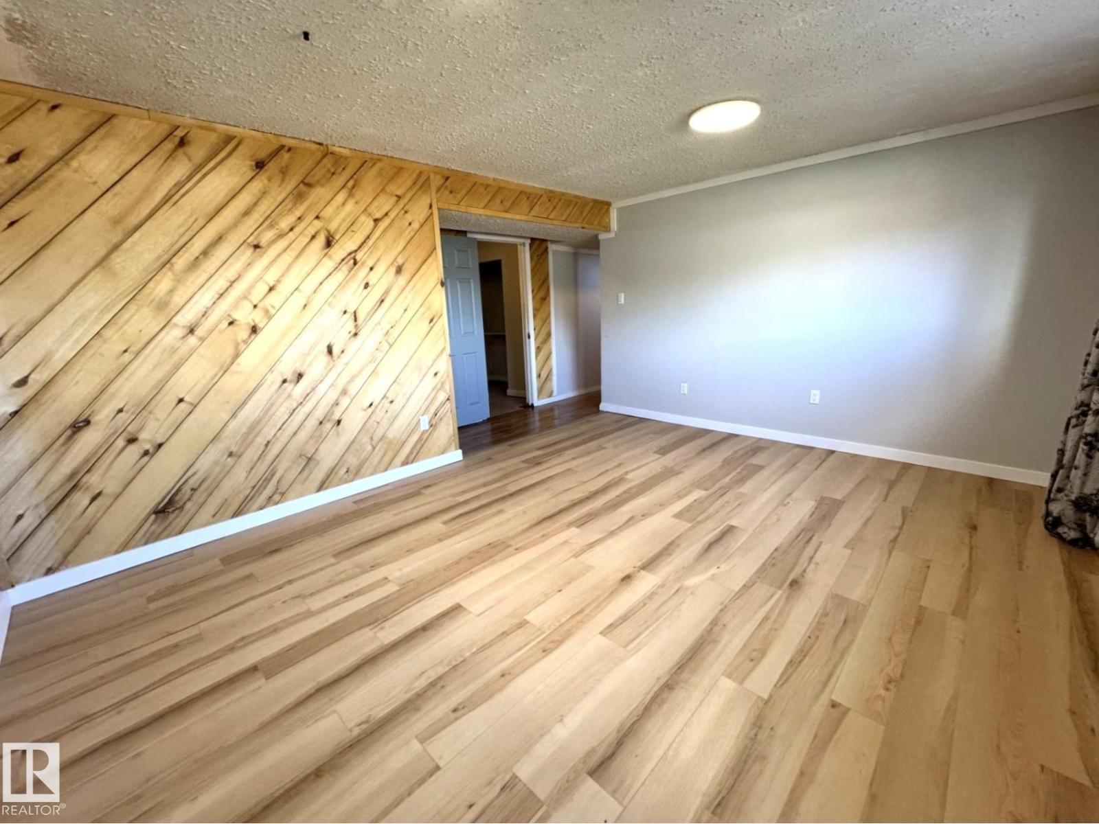 4631 47 AV - Image 39