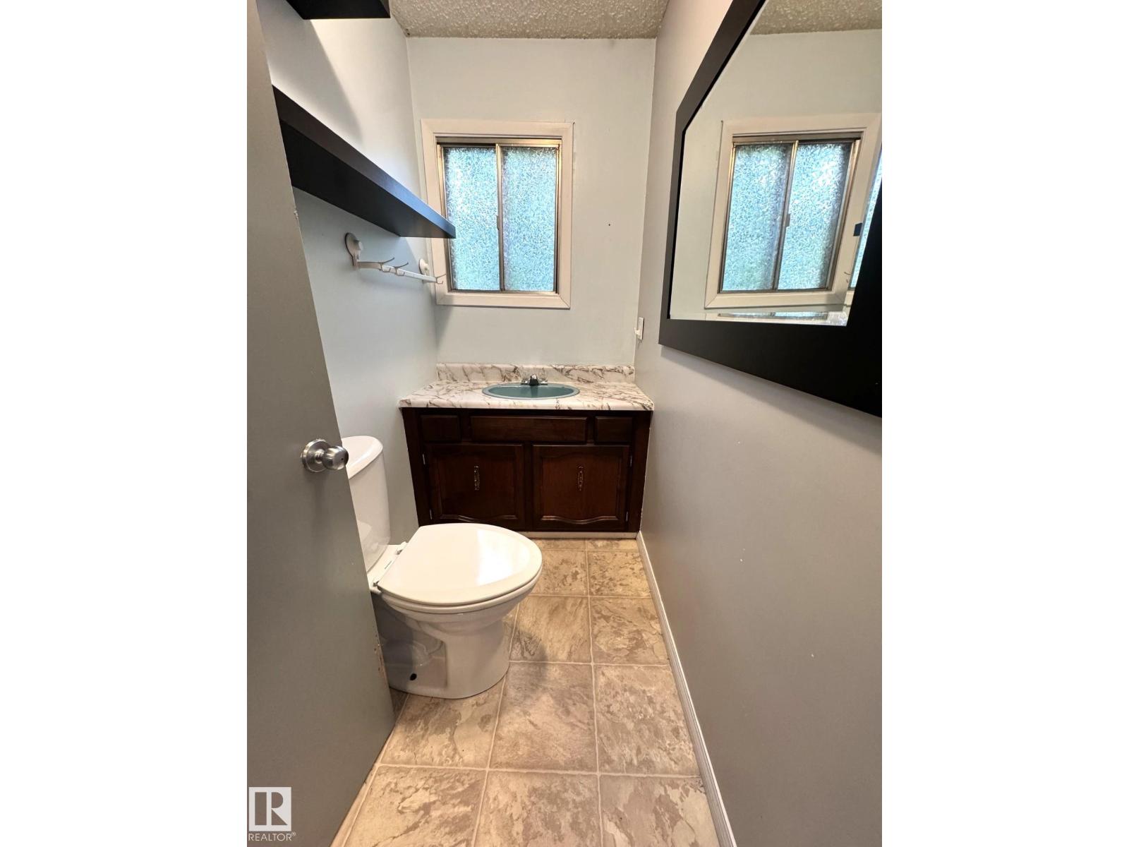 4631 47 AV - Image 30