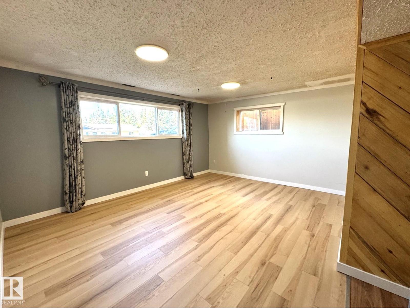 4631 47 AV - Image 37