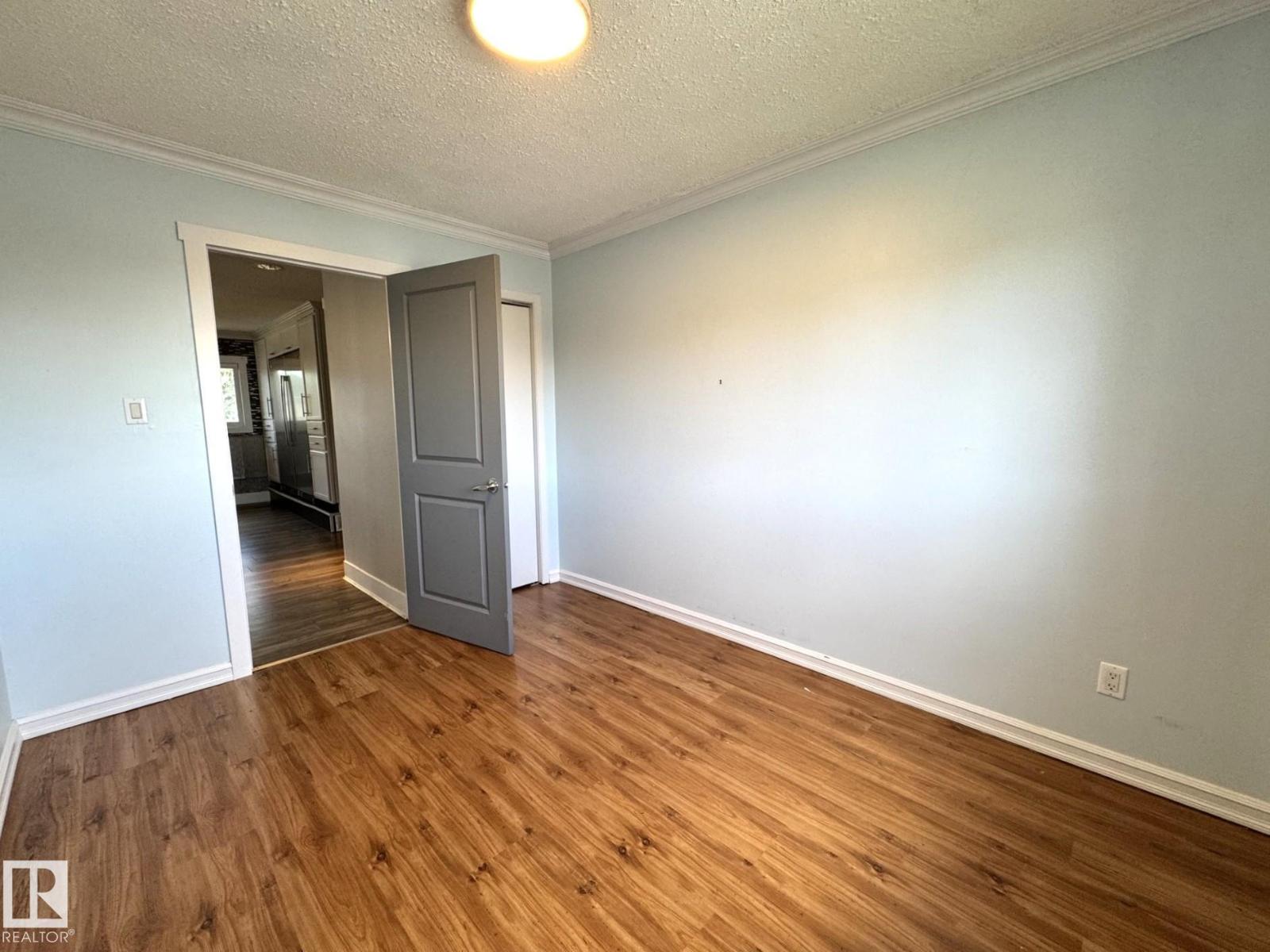 4631 47 AV - Image 25