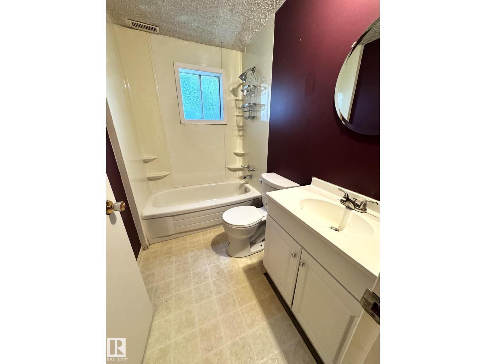 4631 47 AV - Image 44