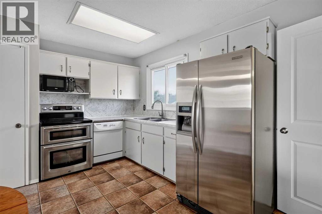 7935 Huntwick Hill NE - 13