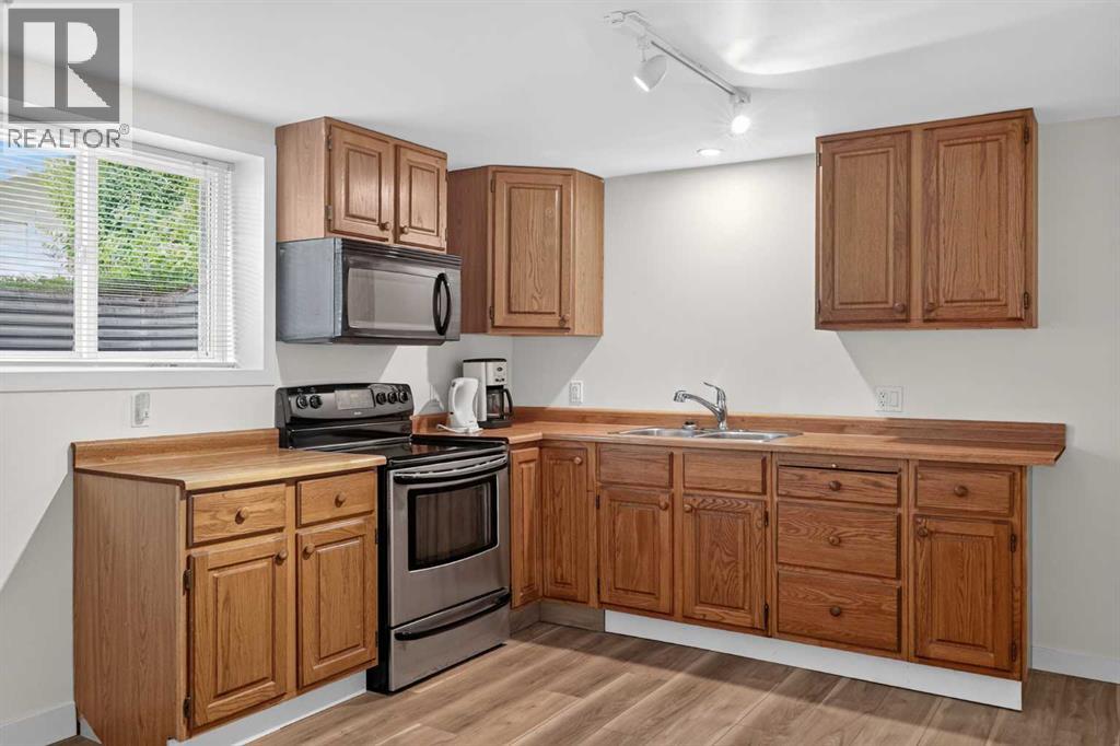 7935 Huntwick Hill NE - 28