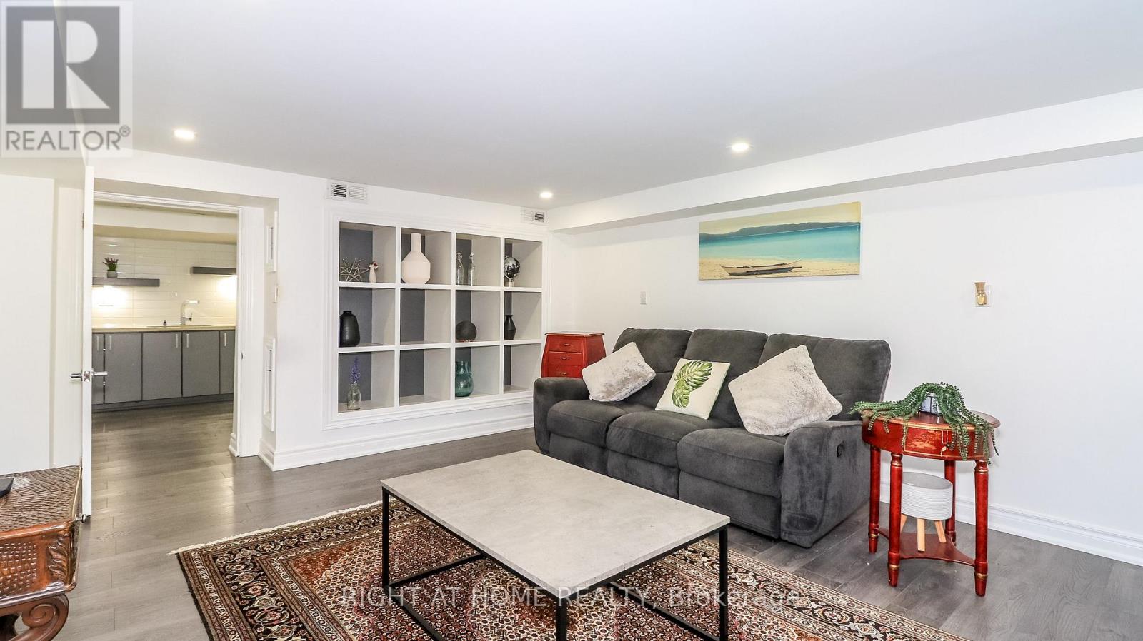 8 SUNSET STREET - Image 25