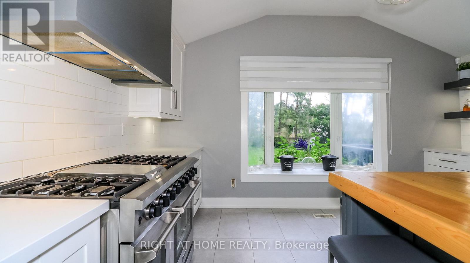 8 SUNSET STREET - 38