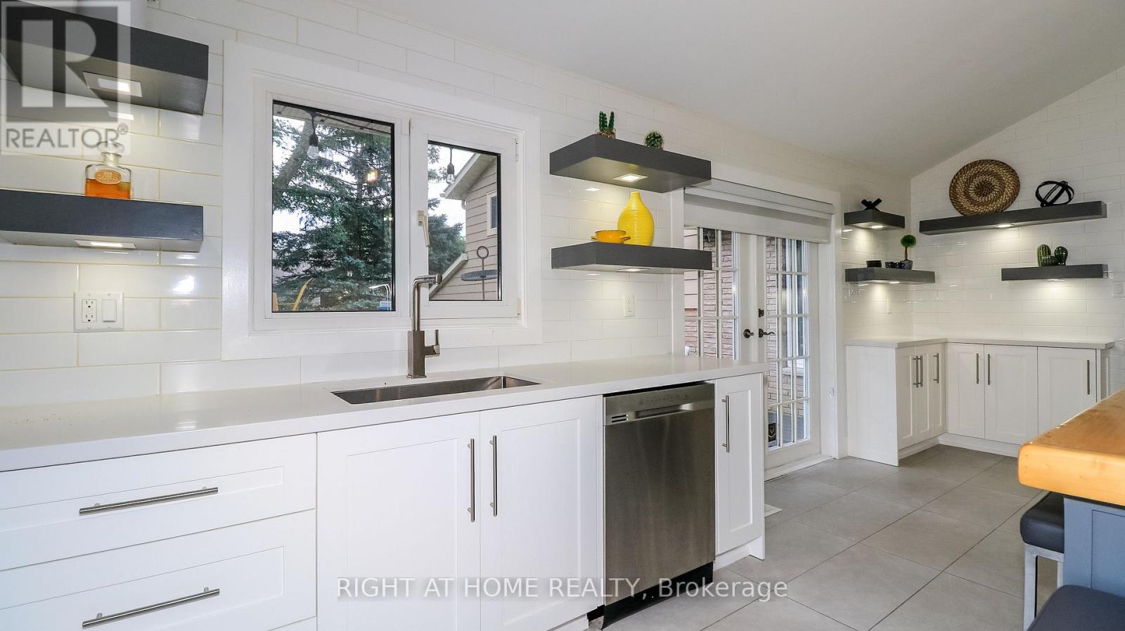 8 SUNSET STREET - Image 40