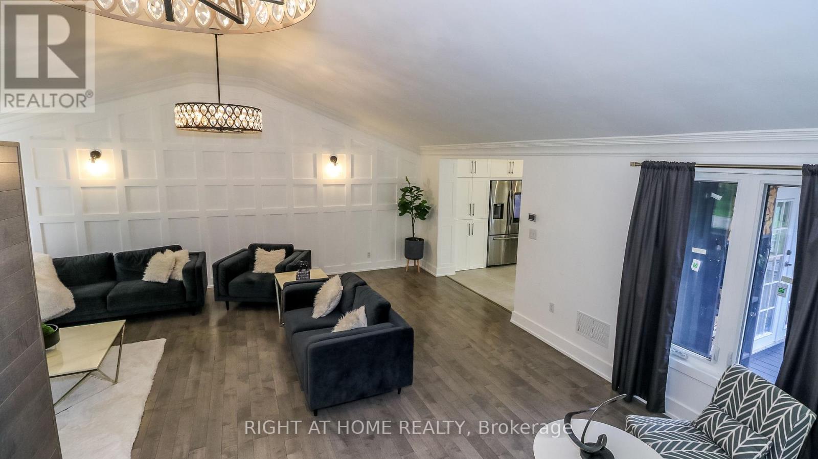 8 SUNSET STREET - 48