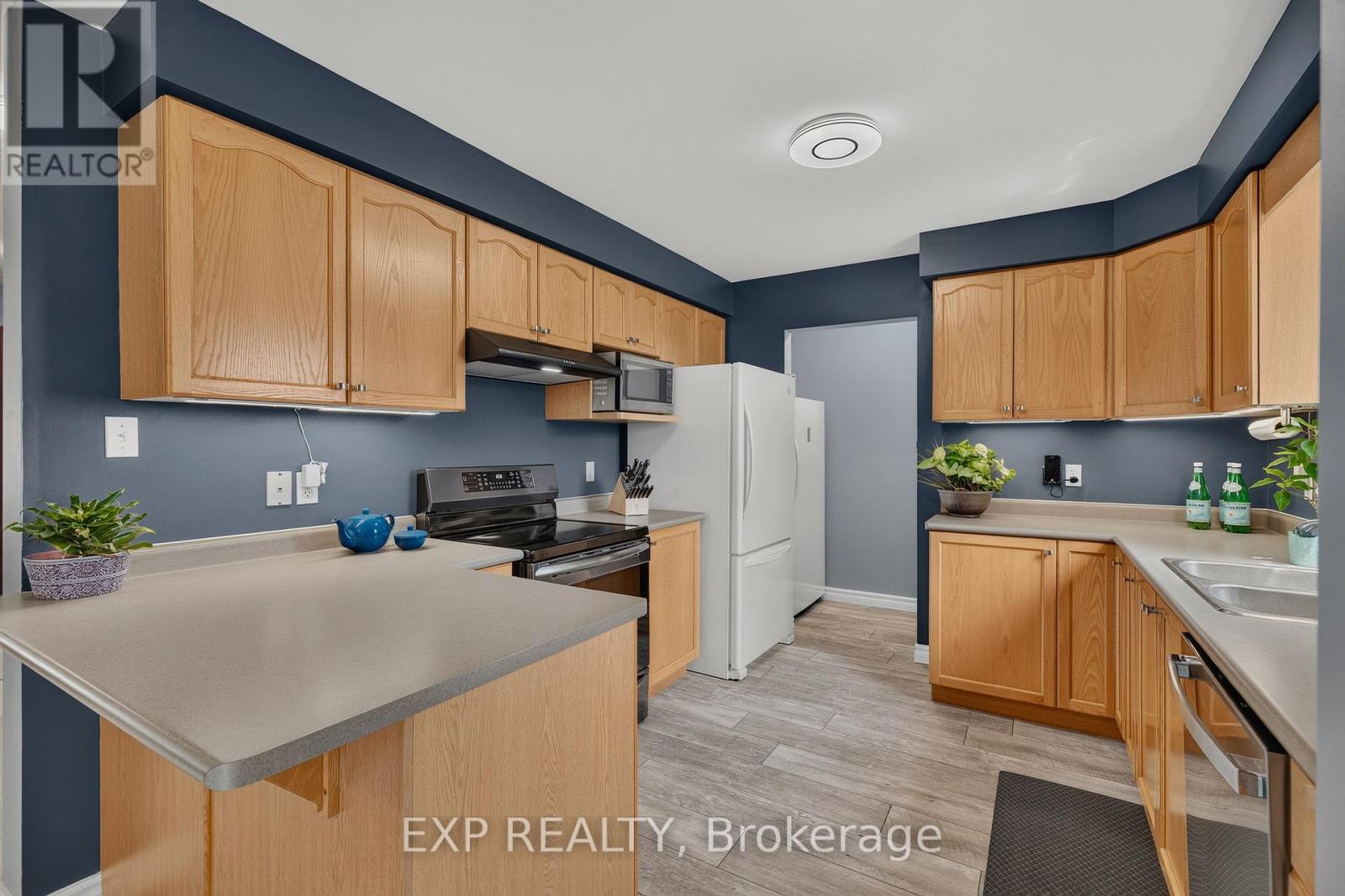 11 MAPLE STREET - 8