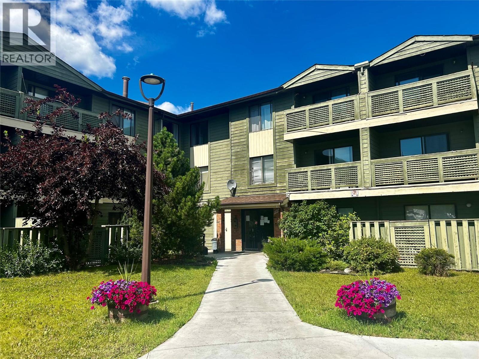 #309 185 CHAMBERLAIN Crescent - 2