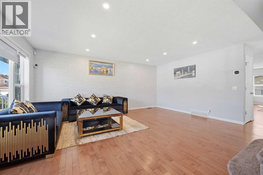33 Saddlecrest Close Northeast