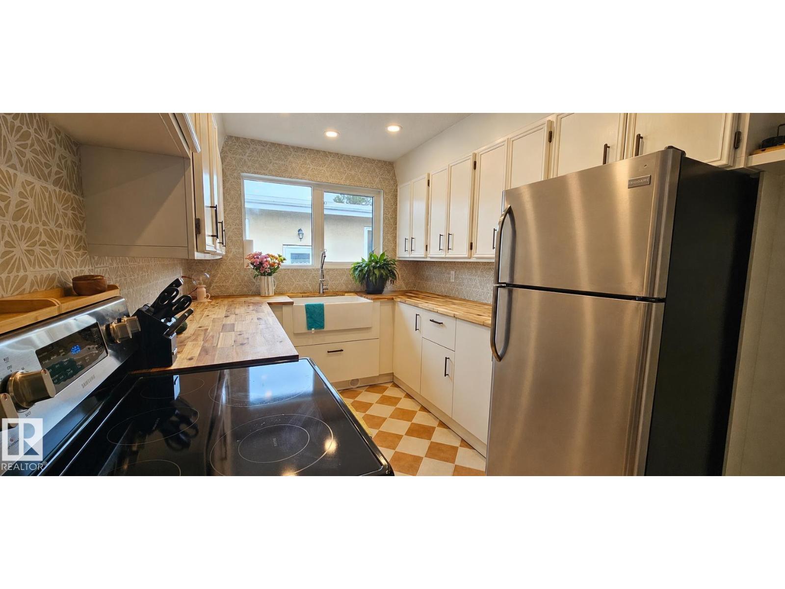 9024 60 Street NW - Photo 10