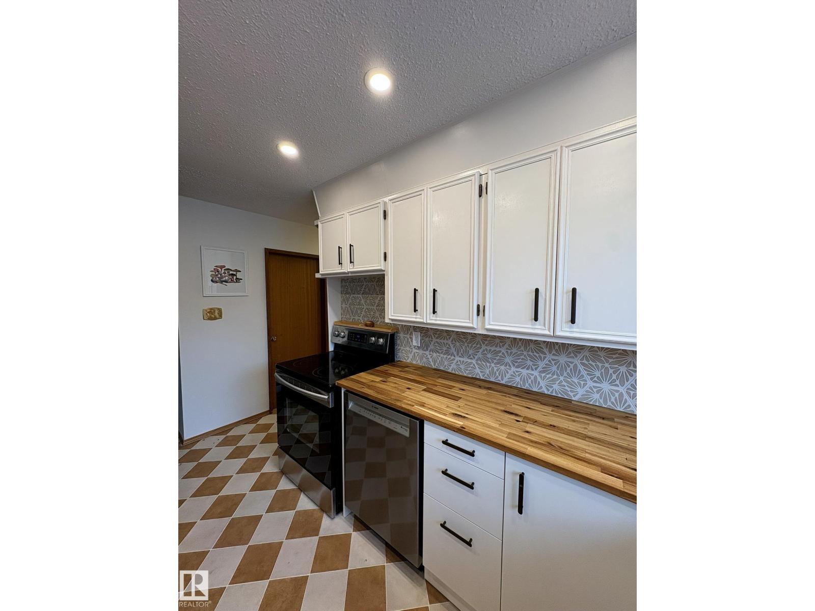 9024 60 Street NW - Photo 11