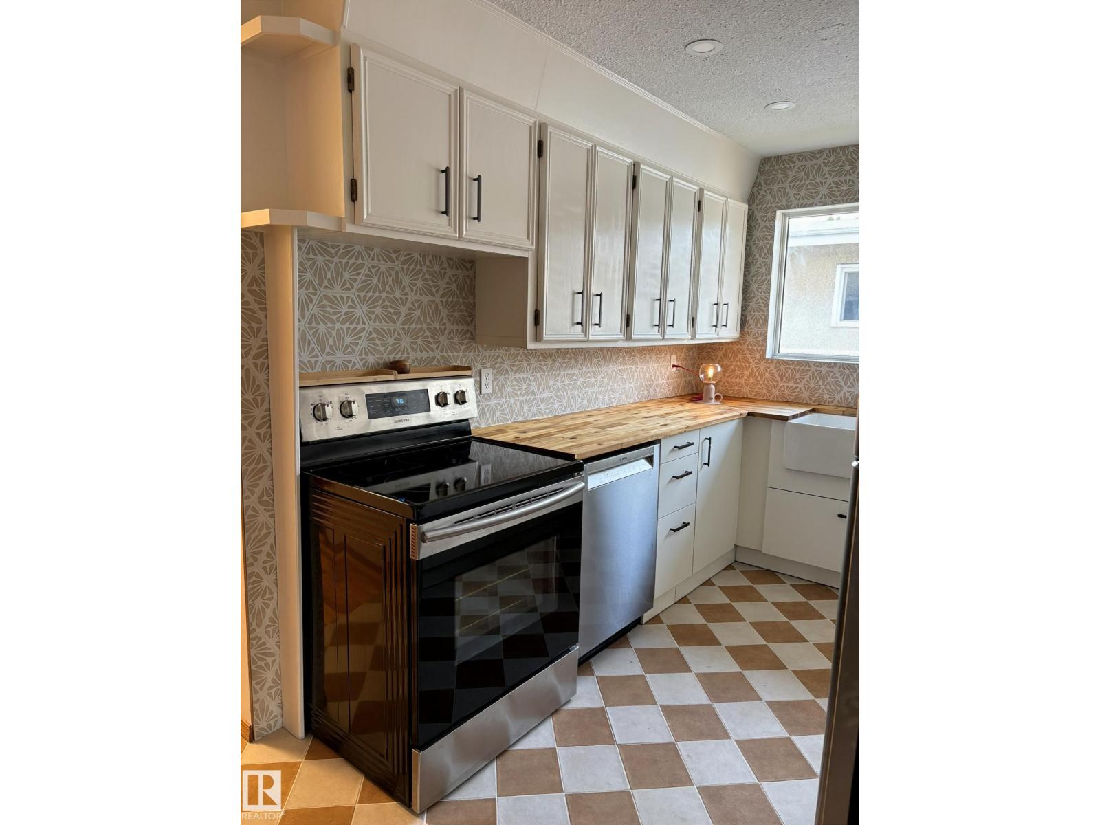 9024 60 Street NW - Photo 12