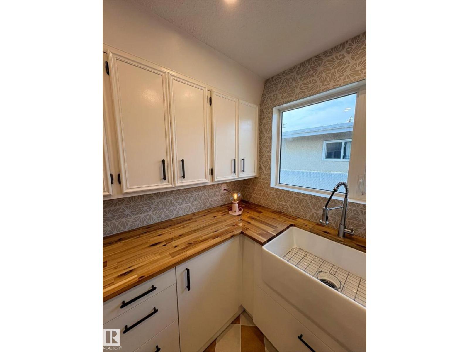 9024 60 ST NW - 13