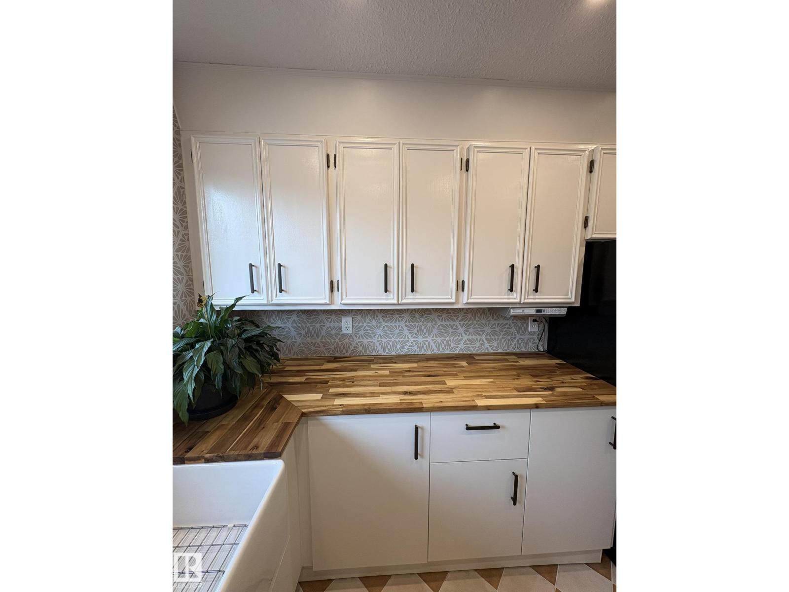 9024 60 Street NW - Photo 15