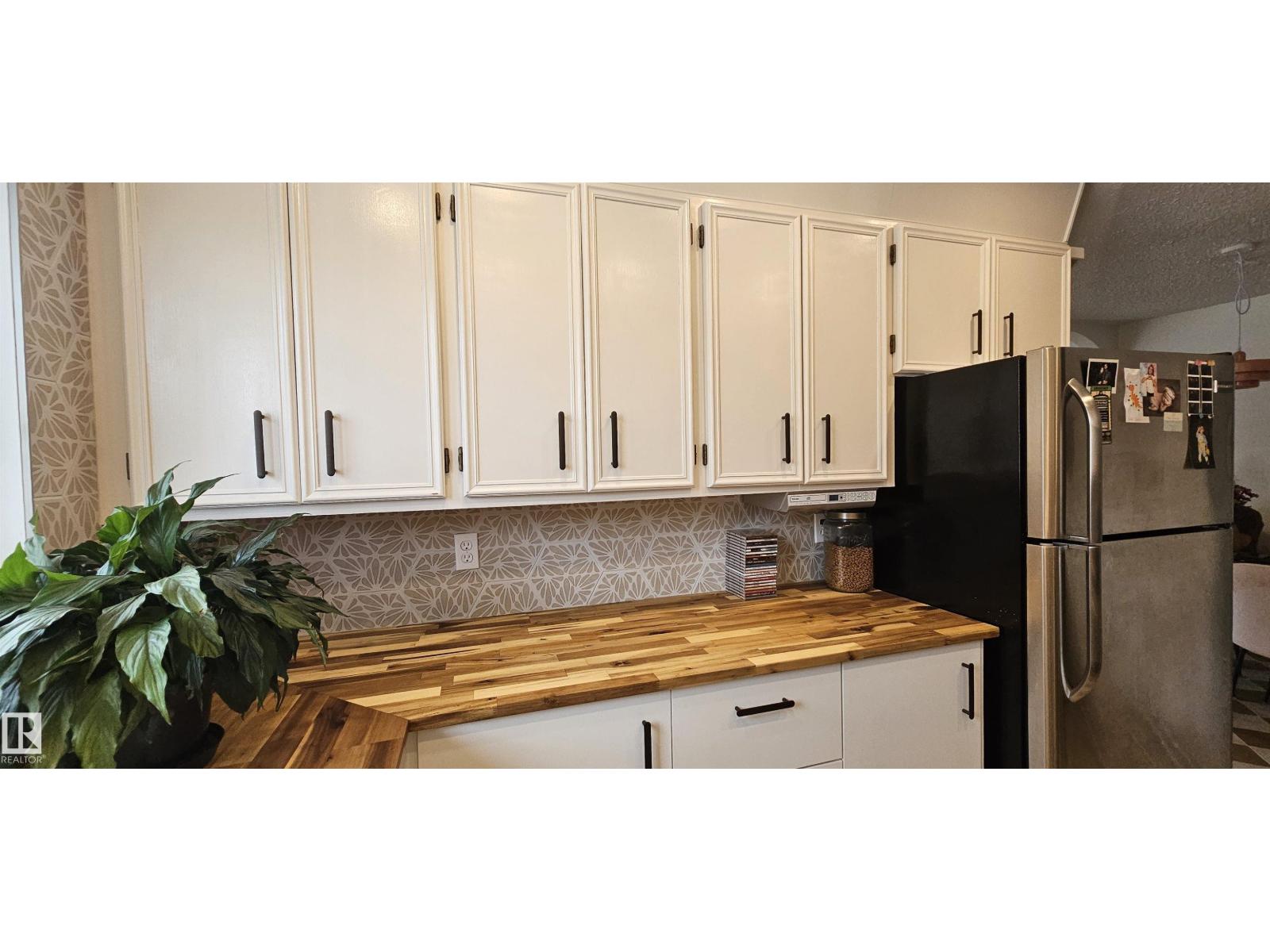 9024 60 ST NW - 16