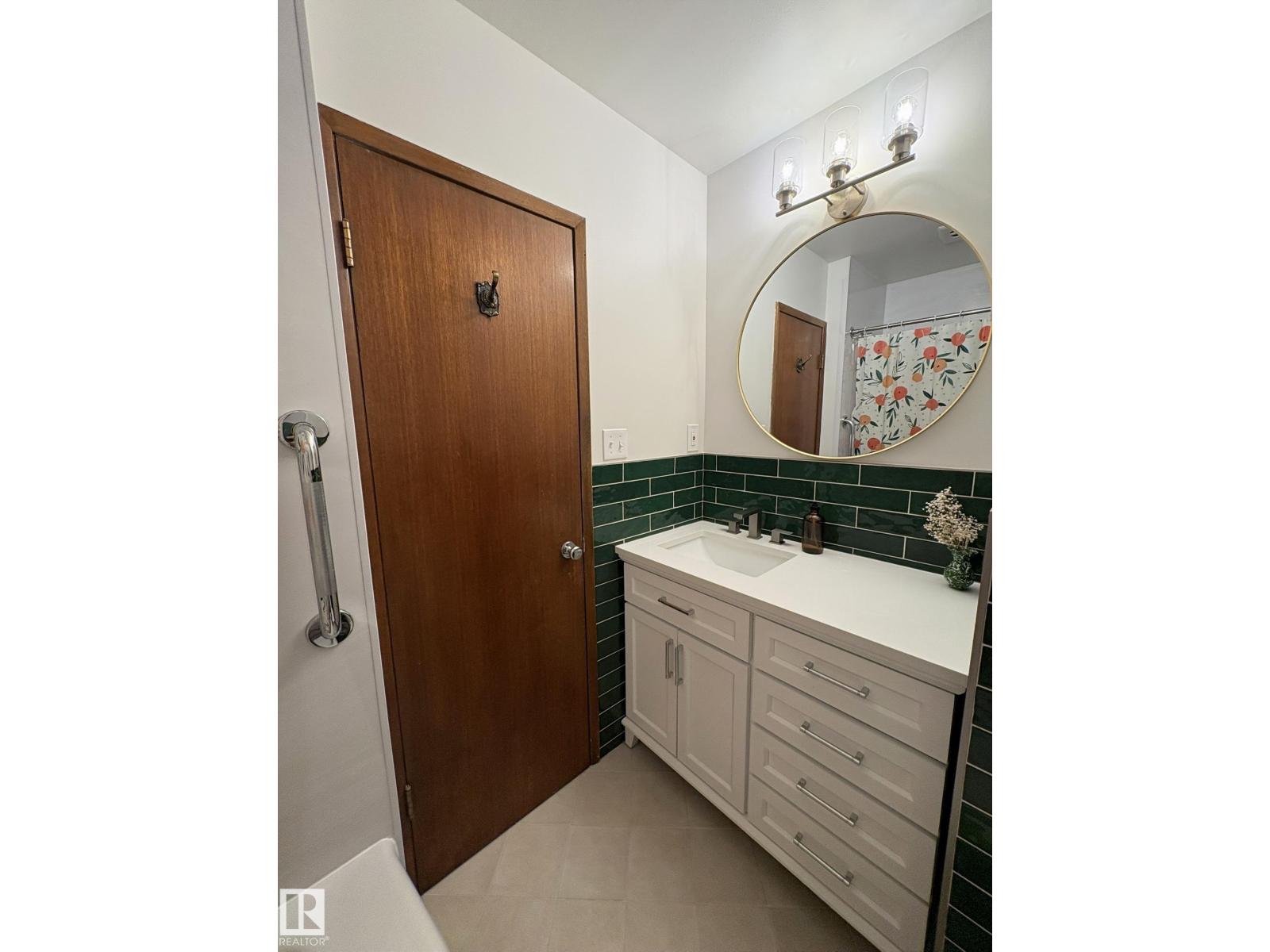 9024 60 ST NW - 24